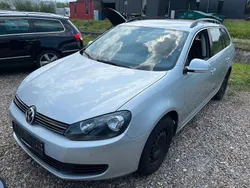 Silber Gebraucht 2010 VW Golf VI Comfortline Kombi | 5.999 € (Etwas zu teuer)