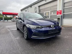 Blau Gebraucht 2021 VW Golf VIII Active Limousine | 19.900 € (Guter Preis)