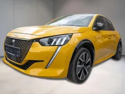 Gelb Gebraucht 2021 Peugeot e-208 GT Kleinwagen | 17.885 € (Fairer Preis)