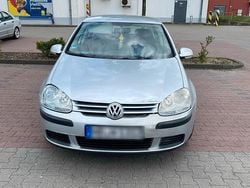 Grau Gebraucht 2004 VW Golf V Kleinwagen | 1.700 € (Guter Preis)