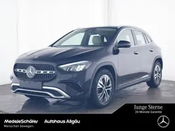 Lack kosmosschwarz Gebraucht 2024 Mercedes GLA220 Progressive SUV | 42.370 € (Superpreis)