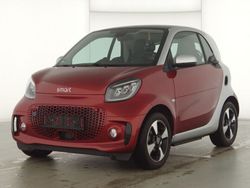 Carmine red (metallic) Gebraucht 2024 Smart ForTwo Electric Drive Passion Coupé | 18.888 € (Teuer)