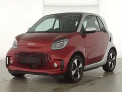 Carmine red (metallic) Gebraucht 2024 Smart ForTwo Electric Drive Passion Coupé | 17.999 € (Teuer)