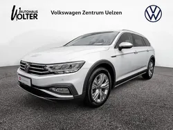 Gletscherweiss Gebraucht 2023 VW Passat Alltrack Kombi | 31.290 € (Etwas zu teuer)