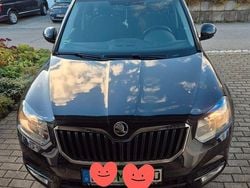 Schwarz Gebraucht 2015 Skoda Yeti Ambition SUV | 14.900 € (Fairer Preis)