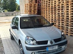Silber Gebraucht 2003 Renault Clio II Kleinwagen | 2.700 €