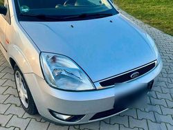 Silber Gebraucht 2005 Ford Fiesta Ghia Limousine | 1.900 € (Guter Preis)