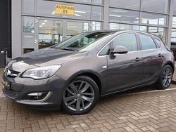 Grau Gebraucht 2014 Opel Astra Exklusiv Limousine | 13.790 €