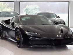 Schwarz Gebraucht 2023 Ferrari SF90 | 438.880 € (Fairer Preis)