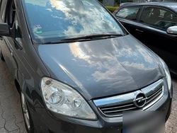 Grau Gebraucht 2009 Opel Zafira Limousine | 5.000 € (Etwas zu teuer)