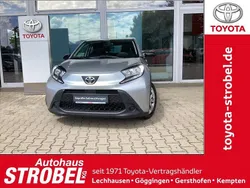 Shimmering silber metallic Gebraucht 2022 Toyota Aygo X-play Kleinwagen | 12.780 € (Fairer Preis)
