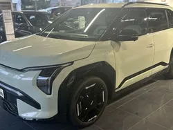 Grün Gebraucht 2024 Kia EV3 4 SUV | 47.350 € (Etwas zu teuer)