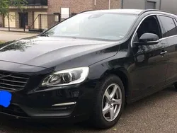 Schwarz Gebraucht 2014 Volvo V60 Kinetic Kombi | 9.999 € (Fairer Preis)