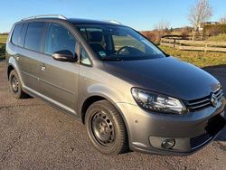 Grau Gebraucht 2014 VW Touran Cup Van / Kleinbus | 9.299 € (Fairer Preis)