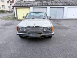 Beige Gebraucht 1977 Mercedes 280 Coupé | 9.500 €