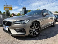 Grau Gebraucht 2019 Volvo V60 Momentum Kombi | 25.999 € (Guter Preis)