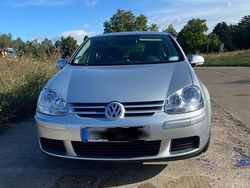 Braun Gebraucht 2005 VW Golf IV Kleinwagen | 3.000 € (Etwas zu teuer)