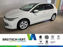 Weiss Gebraucht 2024 VW Golf VIII Life Limousine | 30.750 € (Etwas zu teuer)