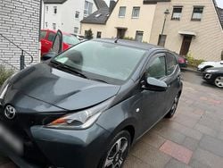 Grau Gebraucht 2017 Toyota Aygo Kleinwagen | 9.500 € (Fairer Preis)