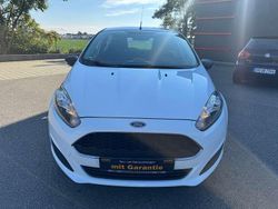 Frostweiß Gebraucht 2016 Ford Fiesta Ambiente Kleinwagen | 7.699 €