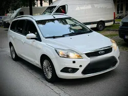 Weiß Gebraucht 2010 Ford Focus Kombi | 1.700 € (Guter Preis)