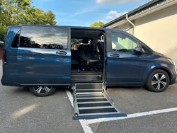 Blau Gebraucht 2024 Mercedes V220 Style Van / Kleinbus | 100.000 €