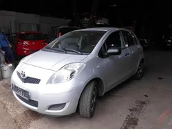 Silber Gebraucht 2009 Toyota Yaris Cool Limousine | 3.999 € (Fairer Preis)