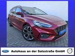 Rubyrot (metallic) Gebraucht 2020 Ford Focus ST-Line Kombi | 17.698 € (Etwas zu teuer)