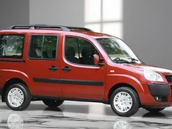 Rot Gebraucht 2009 Fiat Doblò Van / Kleinbus | 5.150 € (Fairer Preis)