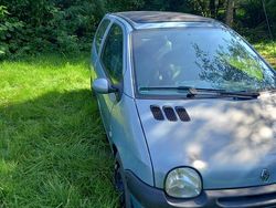 Gold Gebraucht 2003 Renault Twingo Kleinwagen | 1.600 € (Etwas zu teuer)