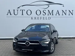 Schwarz Gebraucht 2023 Mercedes CLA200 Shooting Brake Kombi | 30.950 € (Guter Preis)