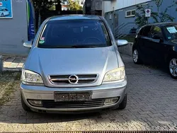 Grau Gebraucht 2004 Opel Zafira Elegance Van / Kleinbus | 2.900 € (Fairer Preis)