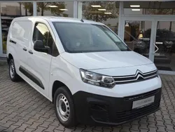 Weiß Gebraucht 2023 Citroën Berlingo Van / Kleinbus | 21.690 € (Etwas zu teuer)