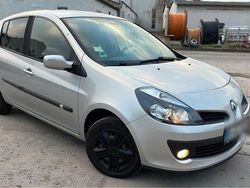 Silber Gebraucht 2007 Renault Clio II Kleinwagen | 1.399 €