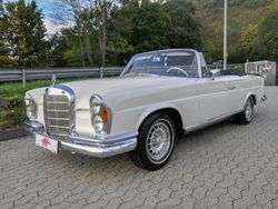 Weiß Gebraucht 1969 Mercedes 280 SE Cabrio | 99.800 €