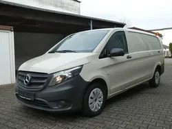 Grau Gebraucht 2019 Mercedes Vito Van / Kleinbus | 11.900 € (Guter Preis)
