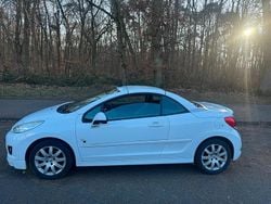Weiß Gebraucht 2010 Peugeot 207 CC Cabrio | 2.300 € (Guter Preis)