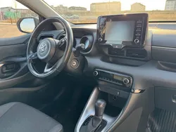 Silber Gebraucht 2020 Toyota Yaris Hybrid Club Limousine | 16.999 € (Fairer Preis)