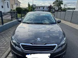 Grau Gebraucht 2015 Peugeot 308 Style Limousine | 7.700 € (Fairer Preis)