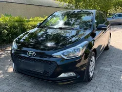 Schwarz Gebraucht 2017 Hyundai i20 Trend Kleinwagen | 10.900 € (Teuer)