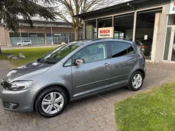 Grau Gebraucht 2012 VW Golf Sportsvan Match Van / Kleinbus | 10.900 €