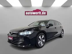 Grenadillschwarz metallic Gebraucht 2024 VW Passat Elegance Kombi | 34.990 € (Teuer)