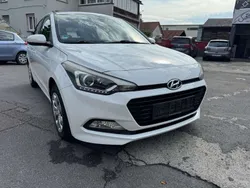 Polar white / sol Gebraucht 2016 Hyundai i20 Select Kleinwagen | 8.990 € (Fairer Preis)