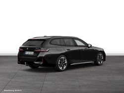 Black sapphire metallic Gebraucht 2025 BMW 540 Comfort Edition Kombi | 72.044 € (Fairer Preis)