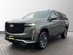 Radiant red Gebraucht 2024 Cadillac Escalade SUV | 99.890 € (Teuer)