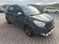 Grau Gebraucht 2017 Dacia Lodgy Celebration Van / Kleinbus | 9.995 € (Etwas zu teuer)