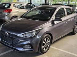 Star dust Gebraucht 2020 Hyundai i20 Trend Limousine | 14.990 € (Etwas zu teuer)