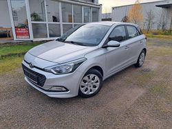 Sleek silver / met Gebraucht 2017 Hyundai i20 GO! Kleinwagen | 8.350 € (Guter Preis)