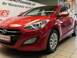 Ultimate red / mic Gebraucht 2016 Hyundai i30 Classic Limousine | 10.674 € (Etwas zu teuer)