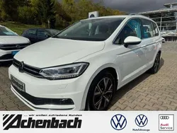 Pure white Gebraucht 2023 VW Touran Highline Van / Kleinbus | 42.390 €